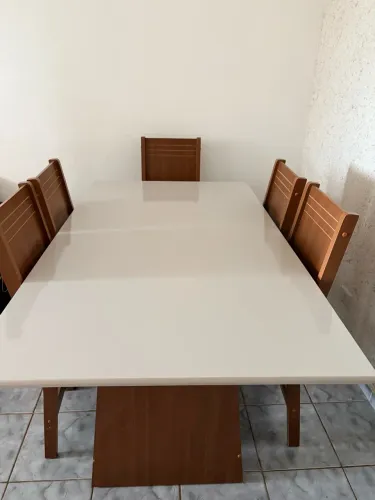 Vendo mesa com 6 cadeiras
