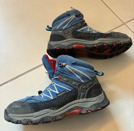 Botas de Trekking infantil impermeável marca CMP tamanho 33 (BR)