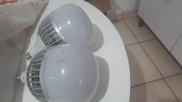 Vende-se 2 lâmpadas de led 100 watts