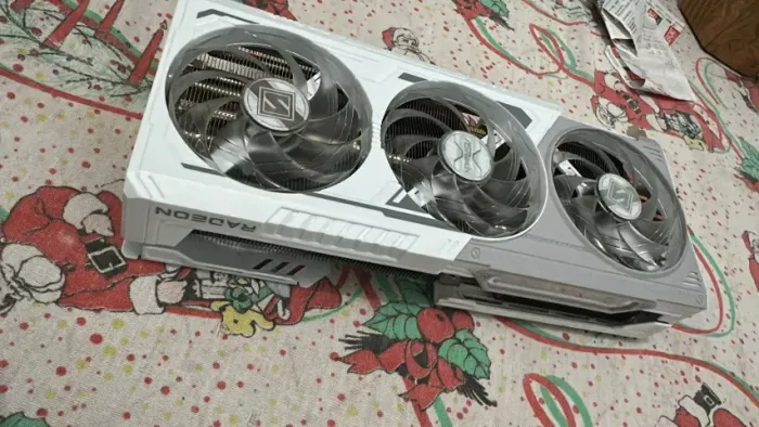 ASRock Steel Legend White Radeon RX 9070 XT 16GB