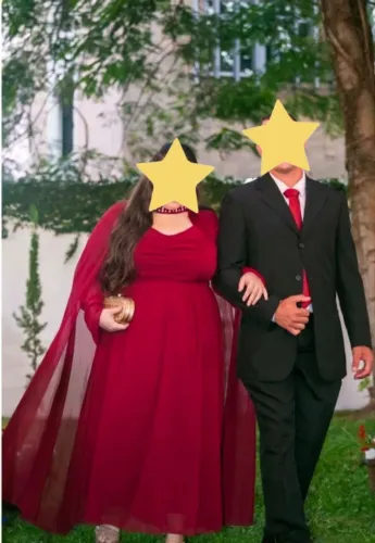 Vendo vestido de festa tamanho G3 cor bordo,usado apenas uma vez