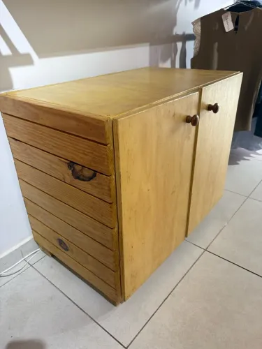 Armário em pinus duas portas