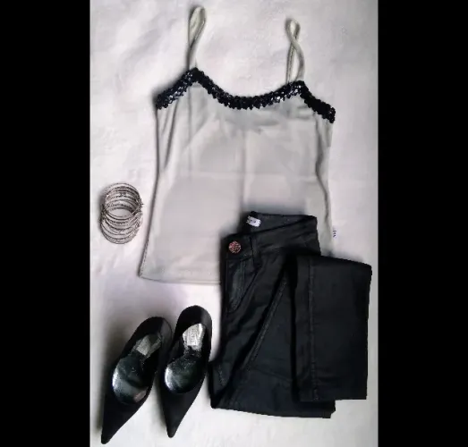 Blusa de alcinha com lantejoulas