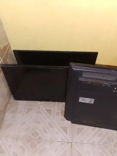 Vendo televisores. Para retirada de peças. Smart 100 reais