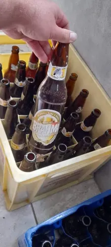 2 caixas com engradados de 600ml
