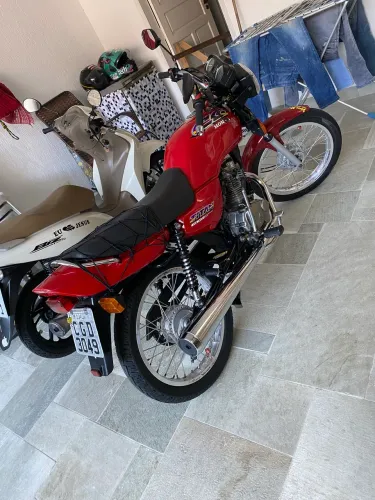 Vendesse titan cg 125 moto em ótimo estado, não tem nada pra fazer só pegar e transferi