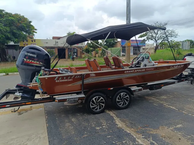 Lancha de Alumínio Levefort Gran Apolus 