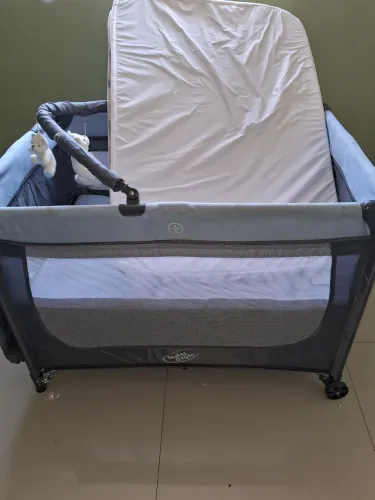 Berço 2 em 1, Berço e chiquerinho ao mesmo tempo vai colchão de brinde.