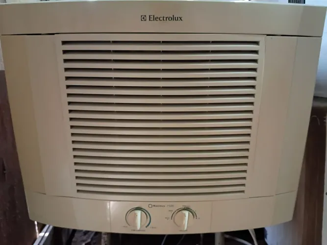 AR condicionado Eletrolux 7.500 só frio 