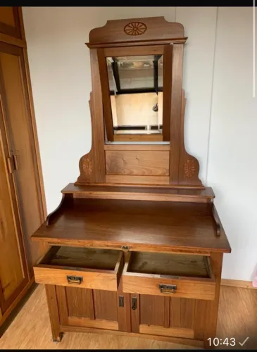 Penteadeira antiga em madeira maciça 