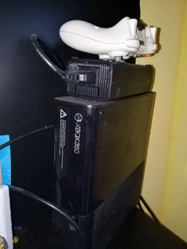 VENDO XBOX360 COM DEFEITO E UM CONTROLE