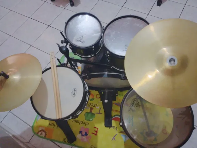 Vendo bateria RMV Rock R$1.300,00