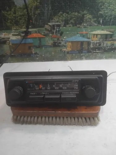 Radio automotivo bosch LO 243 funcionando Am e Fm.