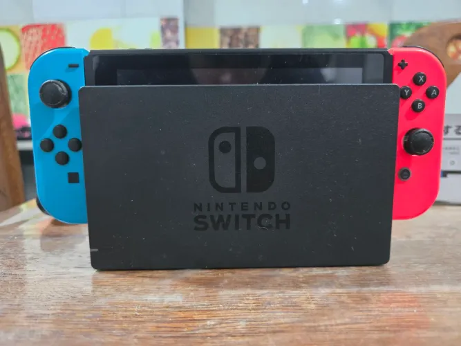 Nintendo Switch V1 - 512gb - 2joycons - bloquedo<br>Excelente estado com marcas de uso