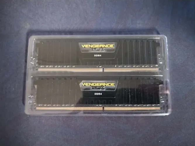 Memória RAM Corsair Vengeance LPX, 2x8GB, 2400MHz, DDR4, CL16, Preto