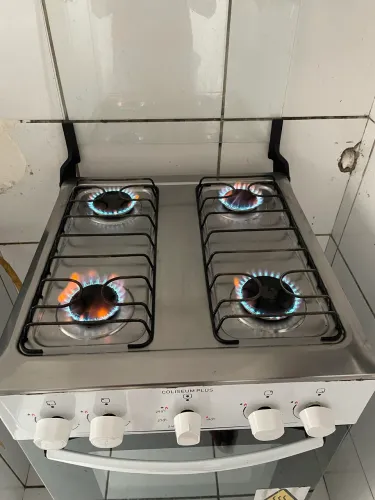 Vendo fogão 4 bocas com forno, Aceitamos cartão.