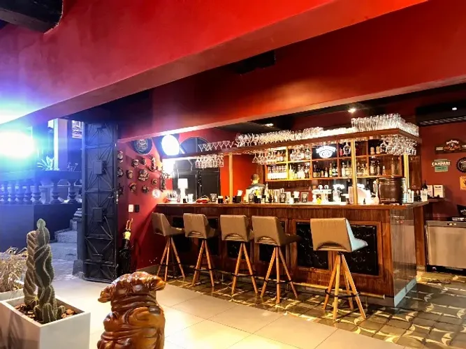 VENDO RESTAURANTE COMPLETO