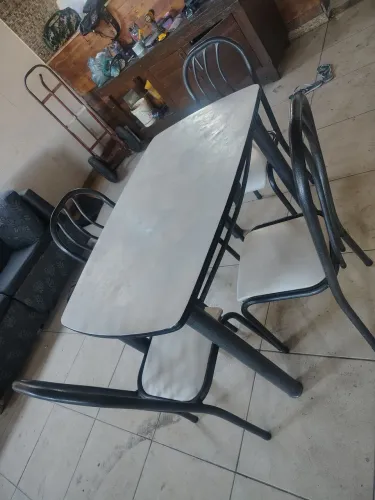 Mesa de 4 cadeiras 