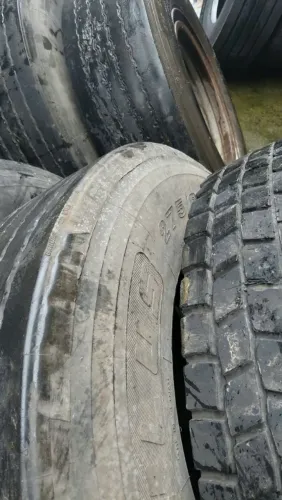 Vendo pneus 275