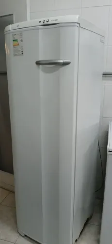 Freezer Eletrolux Vertical FE26 (para conserto)