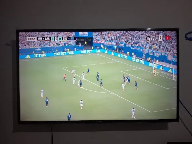 tv un40mu6100 40 polegadas Samsung 4k em perfeito estado + suporte + suporte para parede