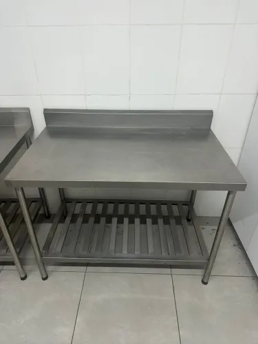 Mesa inox com prateleira gradeada, 1,17 × 0,67 × 0,87 m