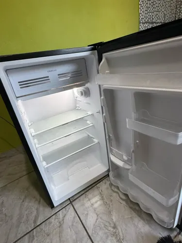 Frigobar eletrolux 90L Novo no plástico 