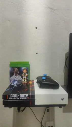Xbox one s mais 4 jogos mídia física 1 controle em excelente estado troco por ps4