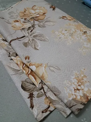 3 trilhos em flores amarelo tecido