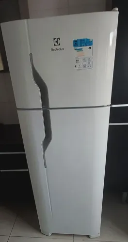 Geladeira Eletrolux Dúplex freezer 260L