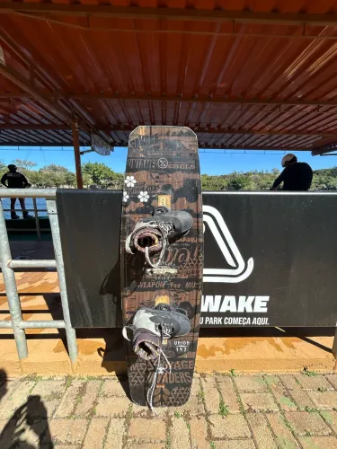 kit wakeboard hyperlite union 147 + bota defacto 2021