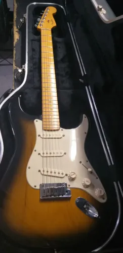 Guitarra fender american deluxe 50th aniversary.