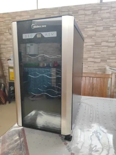 Adega Climatizada de Vinho 8 Garrafas Bivolt Midea