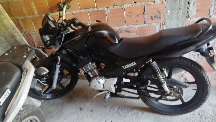 Vende-se uma moto factor 2016
