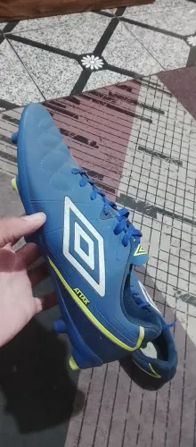 Chuteira umbro attak