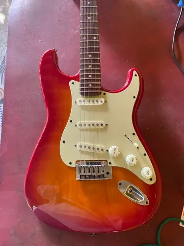 Guitarra Stratocaster Squier Standart series