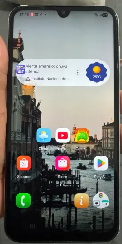 Estou vendendo celular todo em ordem com memória de 256 ele é um a 15 da Samsung valor