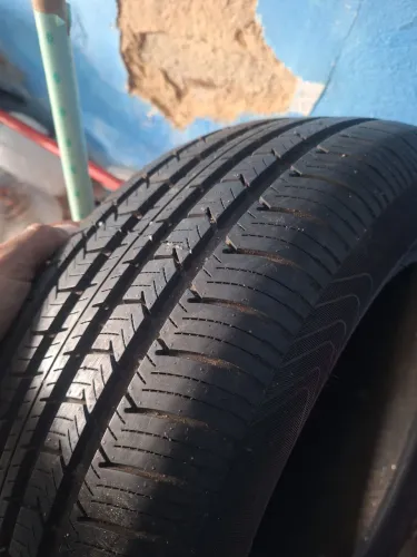 Vendo pneu aro 16 perfil 205/55. Novo mas vulcanizado