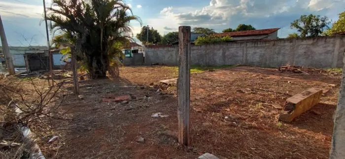 Lote de Esquina de 295m² em Brazabrantes-GO
