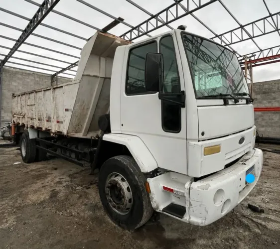 Ford Cargo 1517E 2007 Munck Madal 6500 Lanças hidráulicas Caçamba Fixa