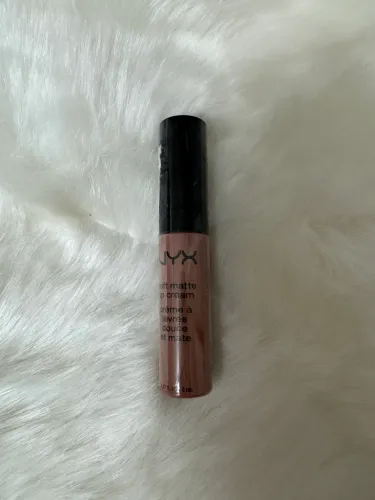 Batom Liquido NYX Soft Matte cor London Marrom