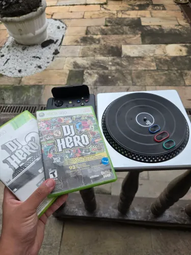 DJ Hero 1 e 2 + Base DJ - XBOX 360