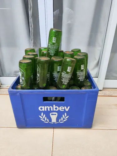 Caixa engradado cerveja com vasilhames 