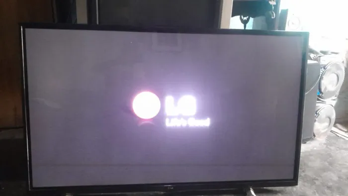 Vendo tv de 65 polegadas 