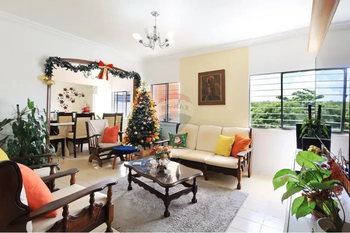 Apartamento de 82m reformado, com 3 quartos, wc social, 2 salas, cozinha e área de serviço