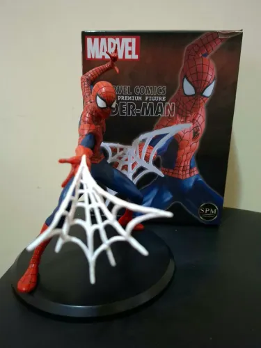 Action Figure Marvel Cosmics Super Premium Spider-Man Colecionável