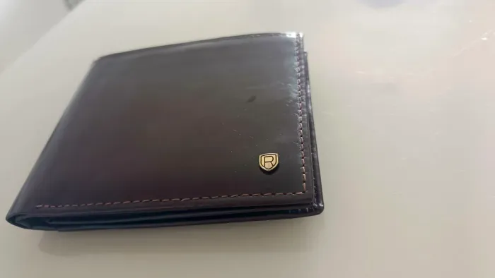 **EXCLUSIVIDADE EUROPEIA: CARTEIRA PREMIUM EM COURO POR R$ 650!**