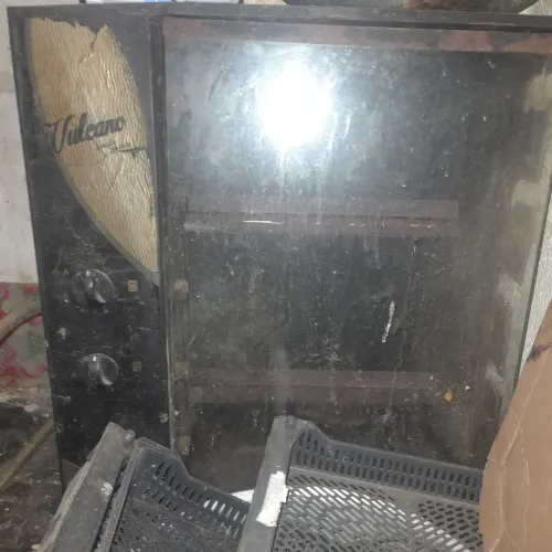 Máquina de assar Espetos de frango e linguiça e carne de porco