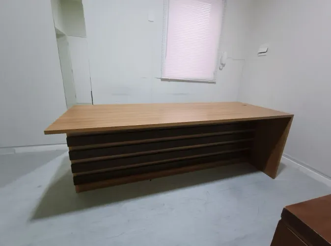 Mesa para escritório ou casa de madeira de 2.10 metros de comprimento