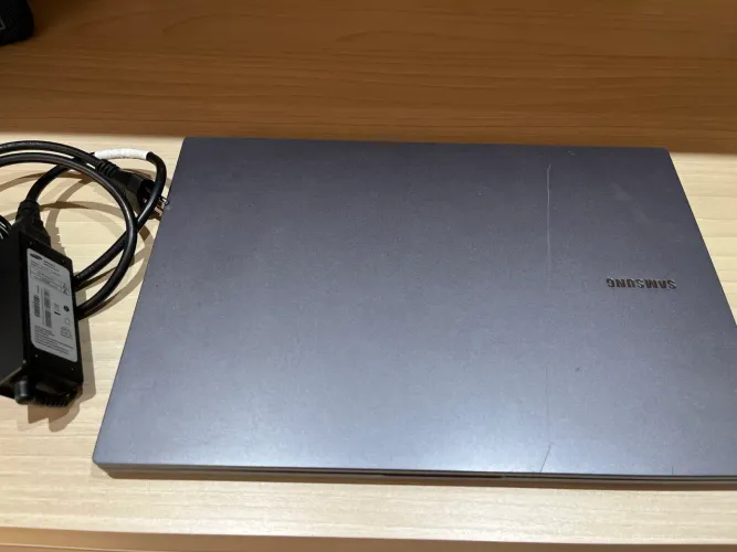 Ótimo Notebook Samsung Book Celeron 6305 4GB SSD 256GB Full HD em perfeitas condições. 